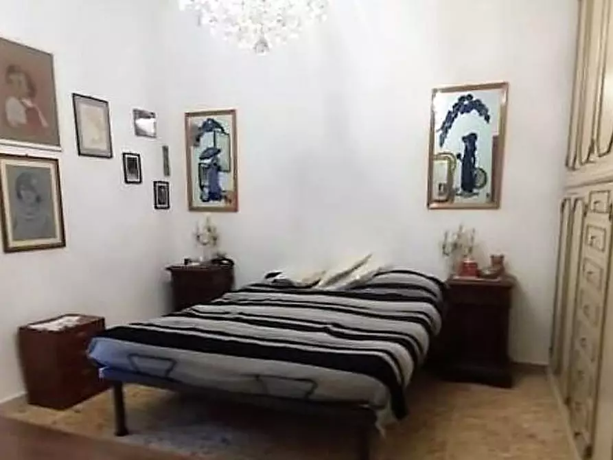 Immagine 12 di Appartamento in vendita  a Siena