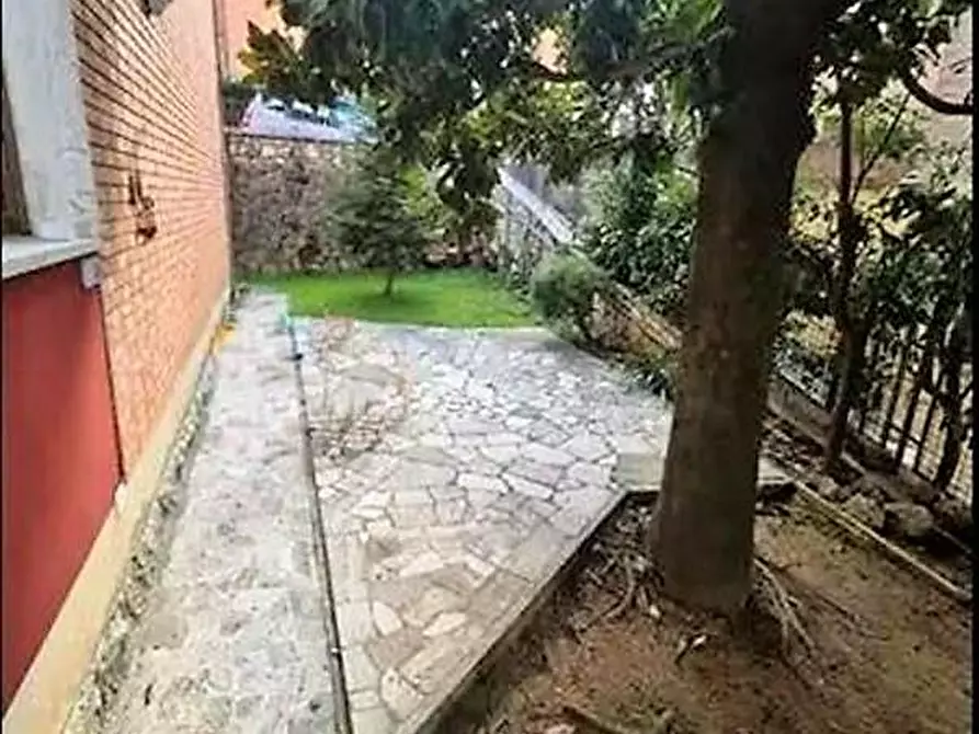 Immagine 6 di Appartamento in vendita  a Siena