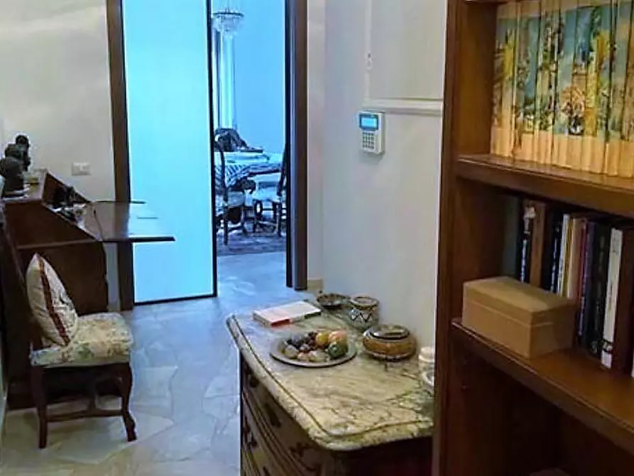 Immagine 5 di Appartamento in vendita  a Siena