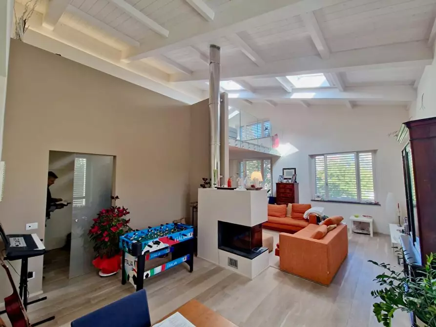 Immagine 3 di Villa in vendita  a Pisa