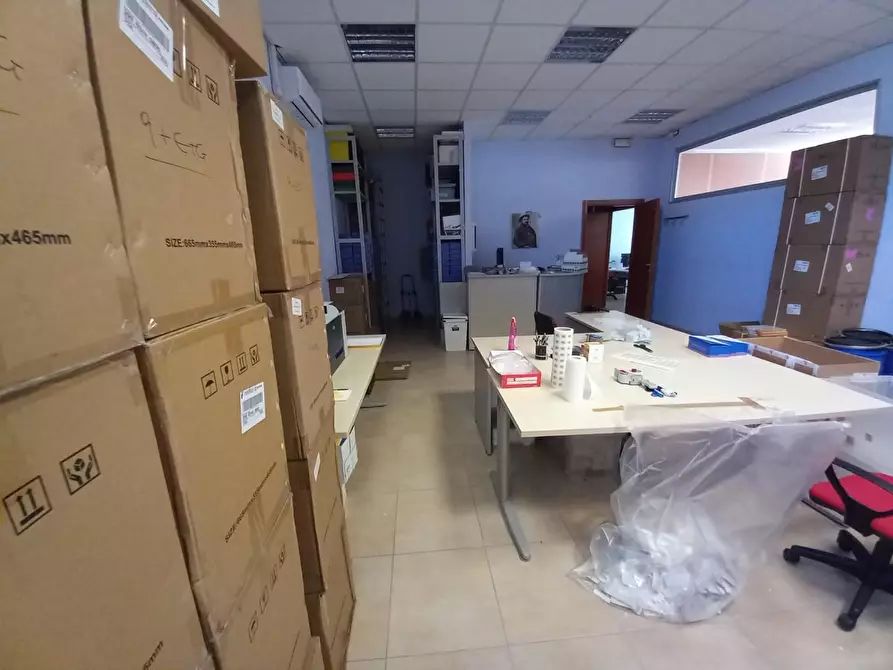 Immagine 4 di Locale commerciale in affitto  a Lucca