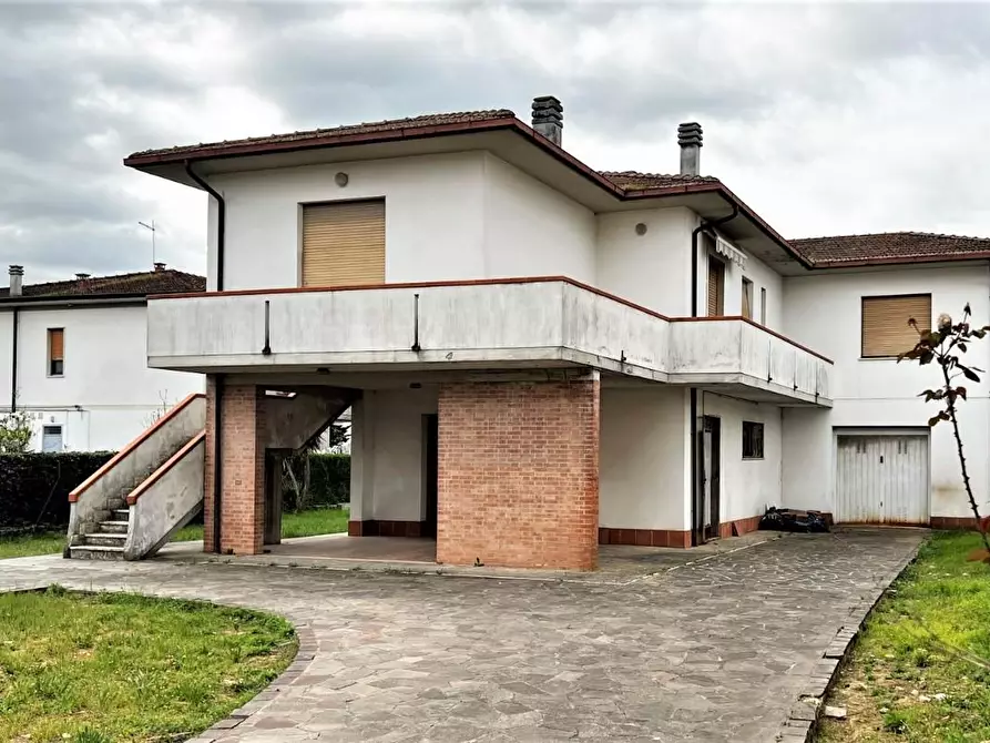 Immagine 1 di Villa in vendita  a Casciana Terme Lari
