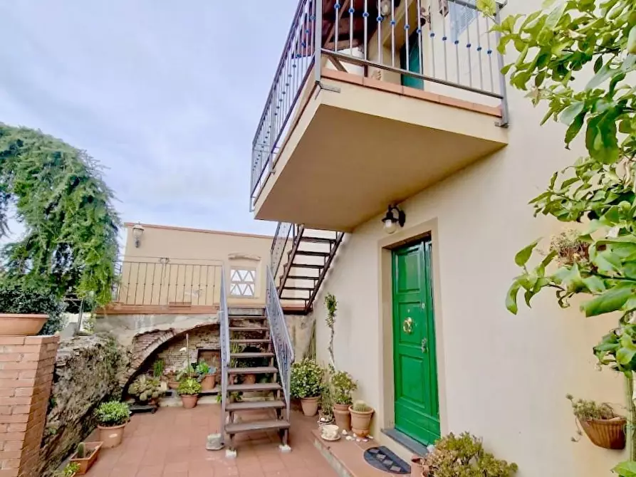 Immagine 2 di Villa in vendita  a San Giuliano Terme