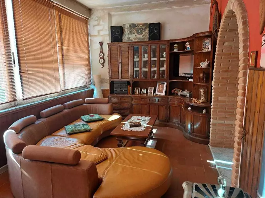 Immagine 2 di Villa in vendita  a Castelnuovo Magra