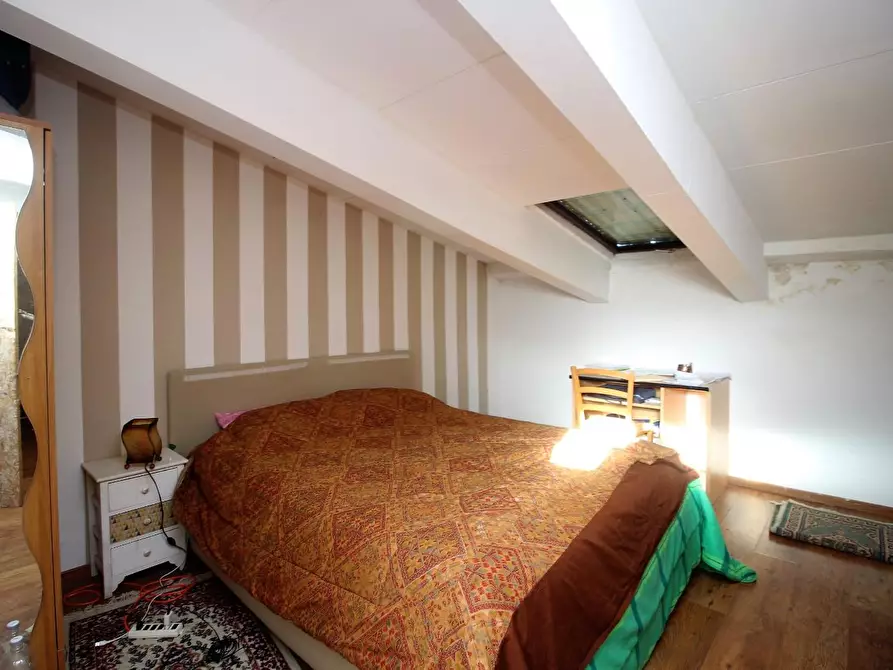 Immagine 14 di Porzione di casa in vendita  a Siena