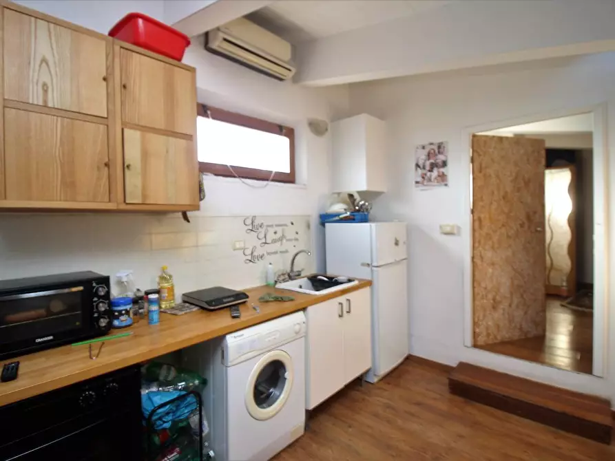 Immagine 15 di Porzione di casa in vendita  a Siena