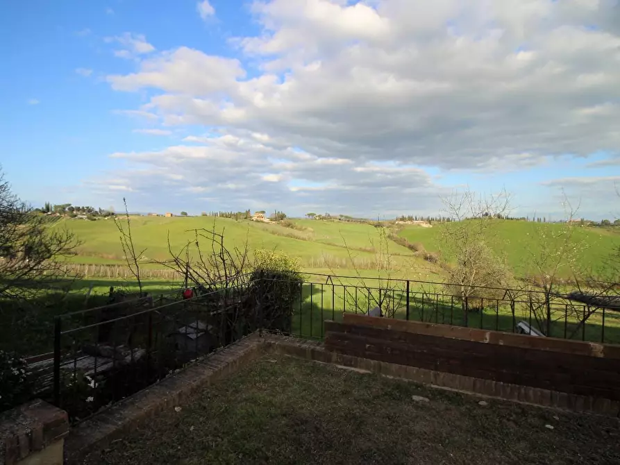 Immagine 4 di Porzione di casa in vendita  a Siena