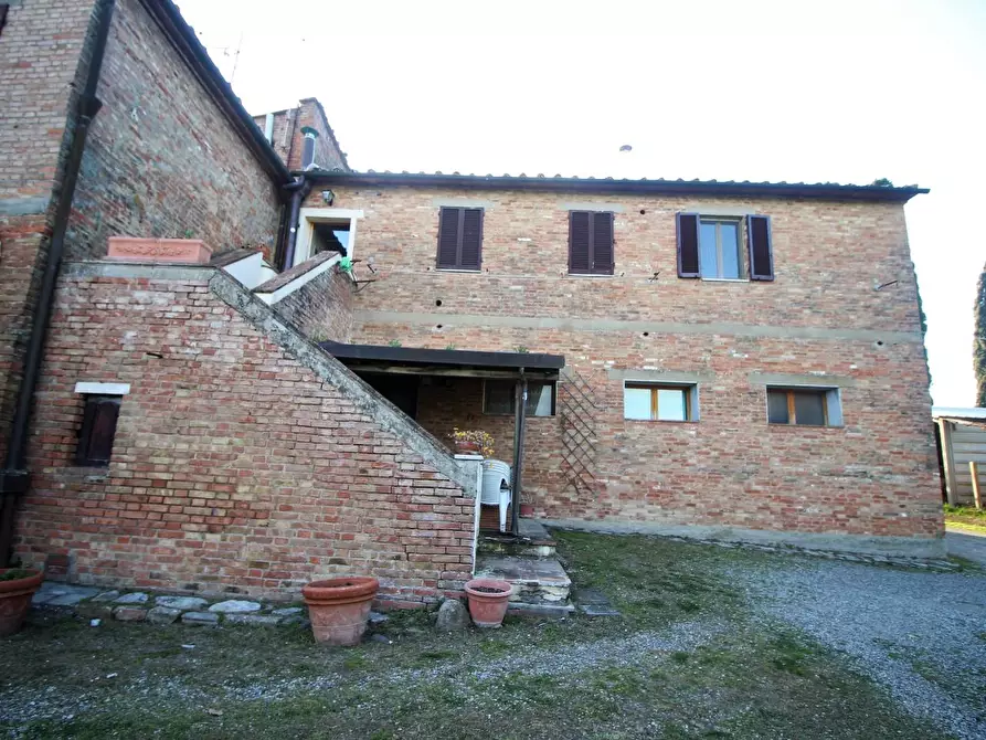 Immagine 3 di Porzione di casa in vendita  a Siena