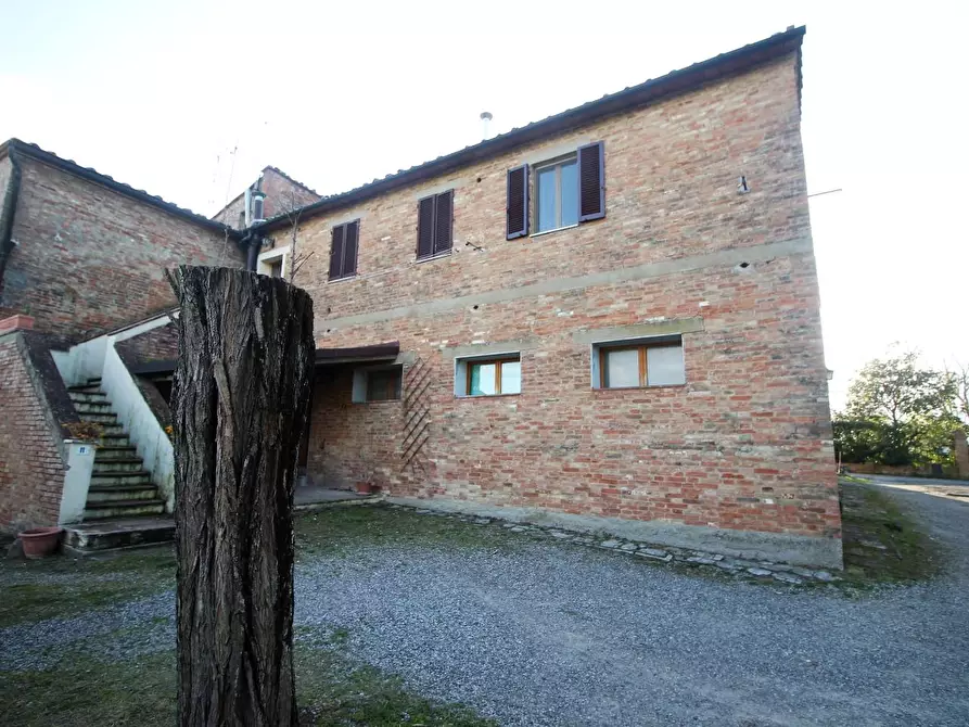 Immagine 10 di Porzione di casa in vendita  a Siena