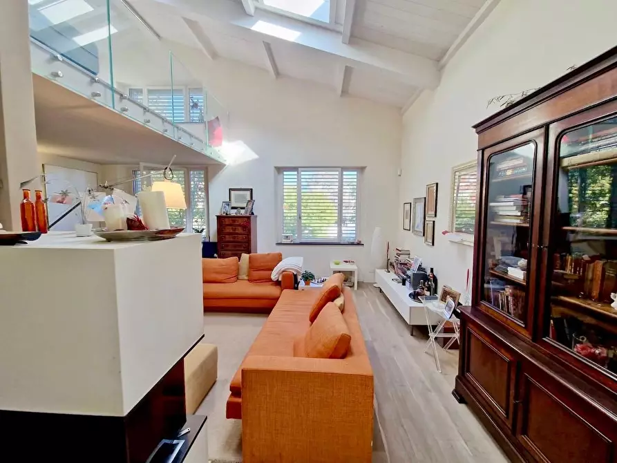 Immagine 3 di Villa in vendita  a Pisa