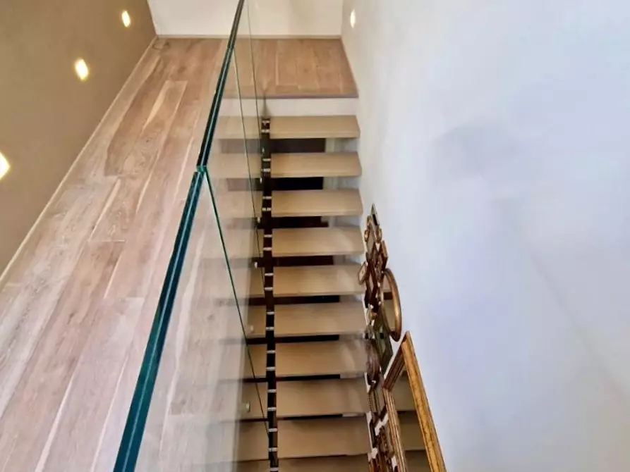 Immagine 15 di Villa in vendita  a Pisa