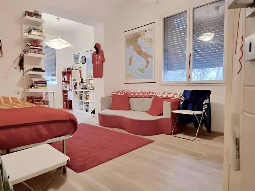 Immagine 11 di Villa in vendita  a Pisa