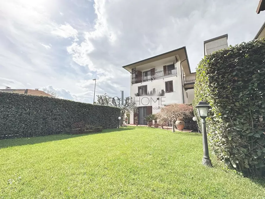 Immagine 1 di Villetta a schiera in vendita  a Campi Bisenzio