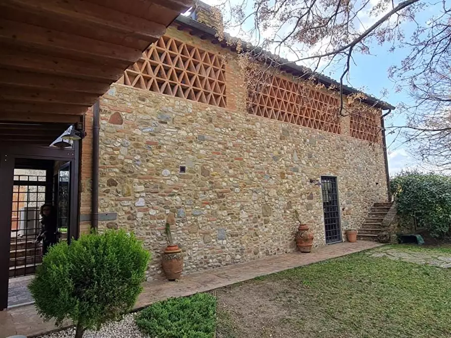 Immagine 9 di Casa semindipendente in vendita  a Monteriggioni