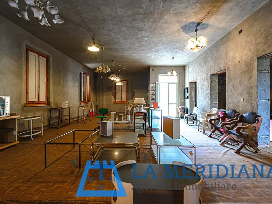 Immagine 6 di Palazzo in vendita  a Lamporecchio