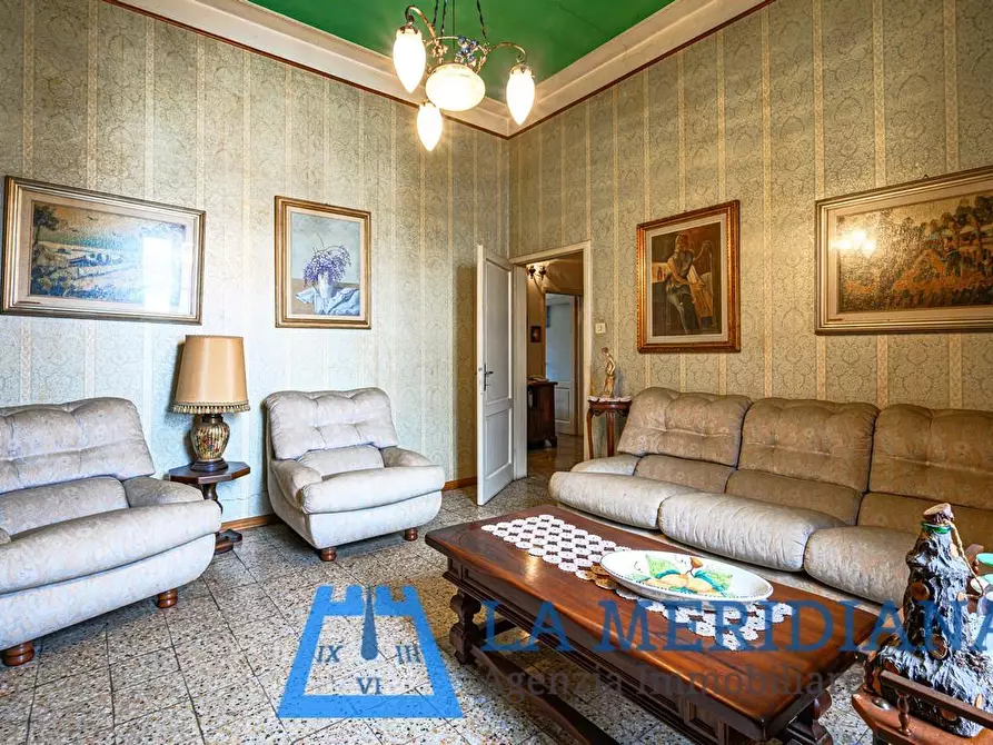 Immagine 2 di Palazzo in vendita  a Lamporecchio