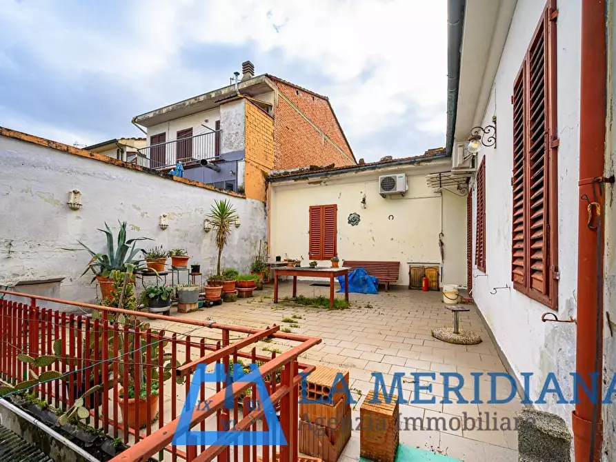 Immagine 43 di Palazzo in vendita  a Lamporecchio