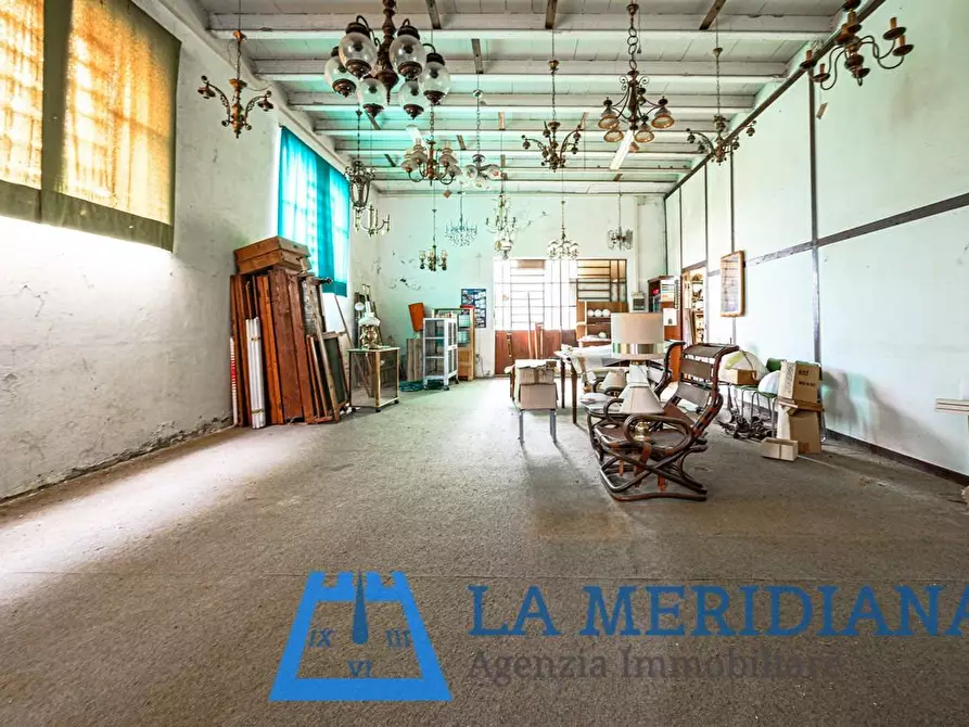 Immagine 5 di Palazzo in vendita  a Lamporecchio