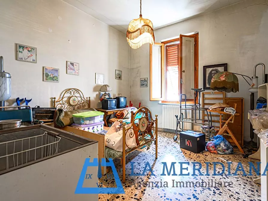 Immagine 10 di Palazzo in vendita  a Lamporecchio