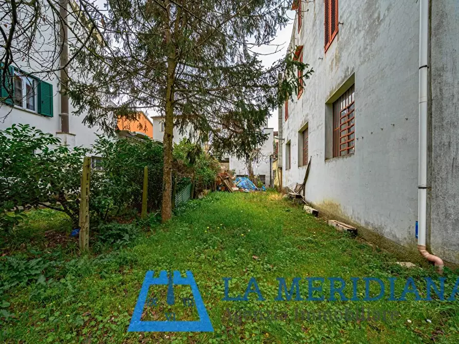 Immagine 48 di Palazzo in vendita  a Lamporecchio