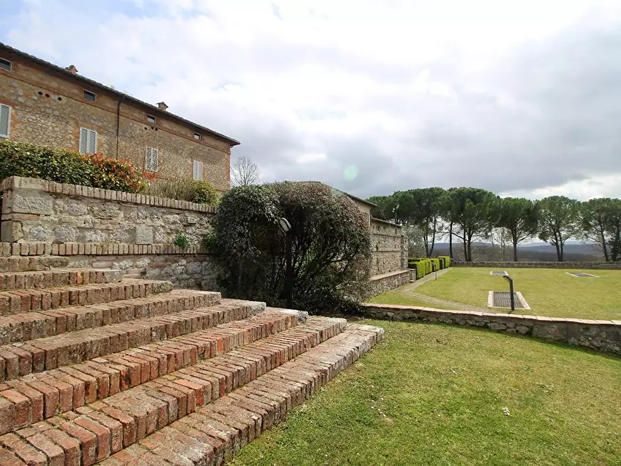 Immagine 10 di Appartamento in vendita  a Siena