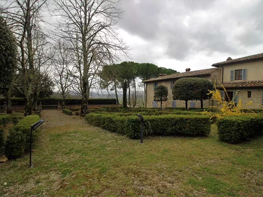 Immagine 19 di Appartamento in vendita  a Siena