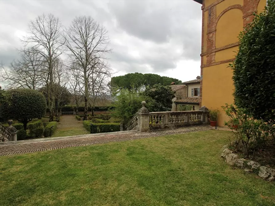 Immagine 18 di Appartamento in vendita  a Siena