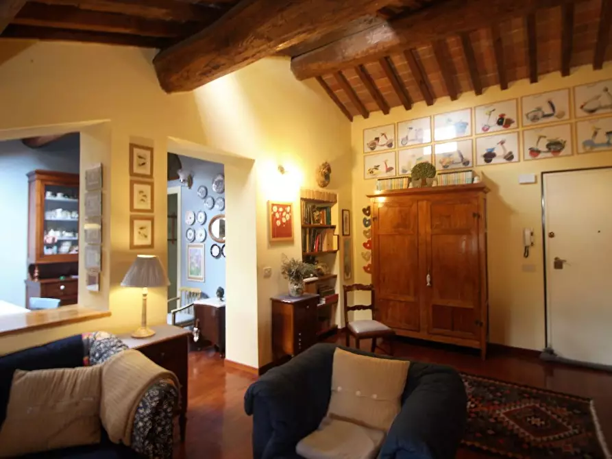 Immagine 4 di Appartamento in vendita  a Siena