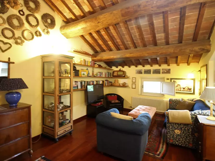 Immagine 3 di Appartamento in vendita  a Siena