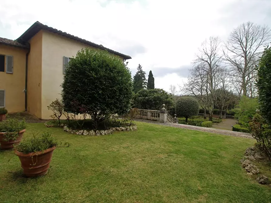 Immagine 15 di Appartamento in vendita  a Siena