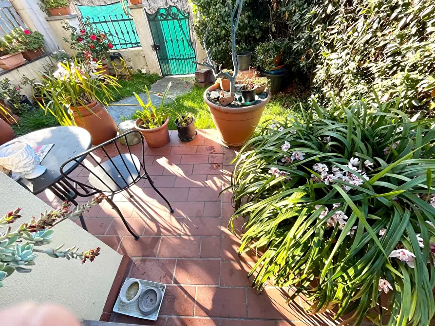 Immagine 5 di Casa bifamiliare in vendita  a Montignoso