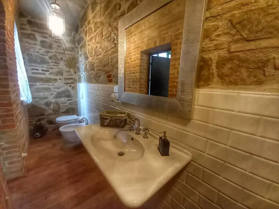 Immagine 44 di Casa colonica in vendita  a Gambassi Terme