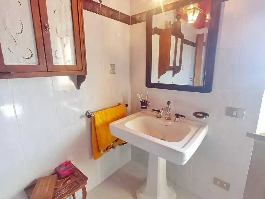 Immagine 25 di Casa colonica in vendita  a Gambassi Terme