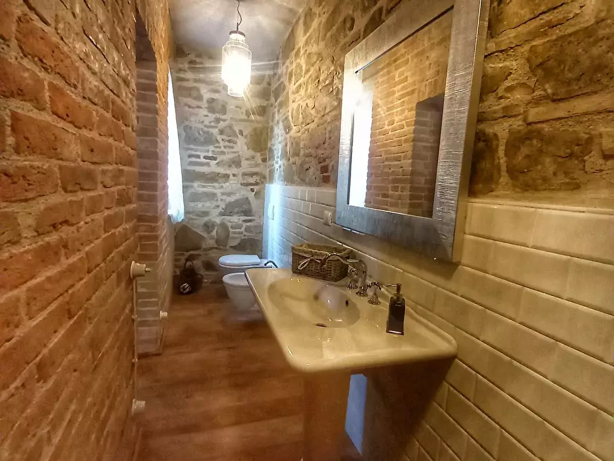 Immagine 43 di Casa colonica in vendita  a Gambassi Terme