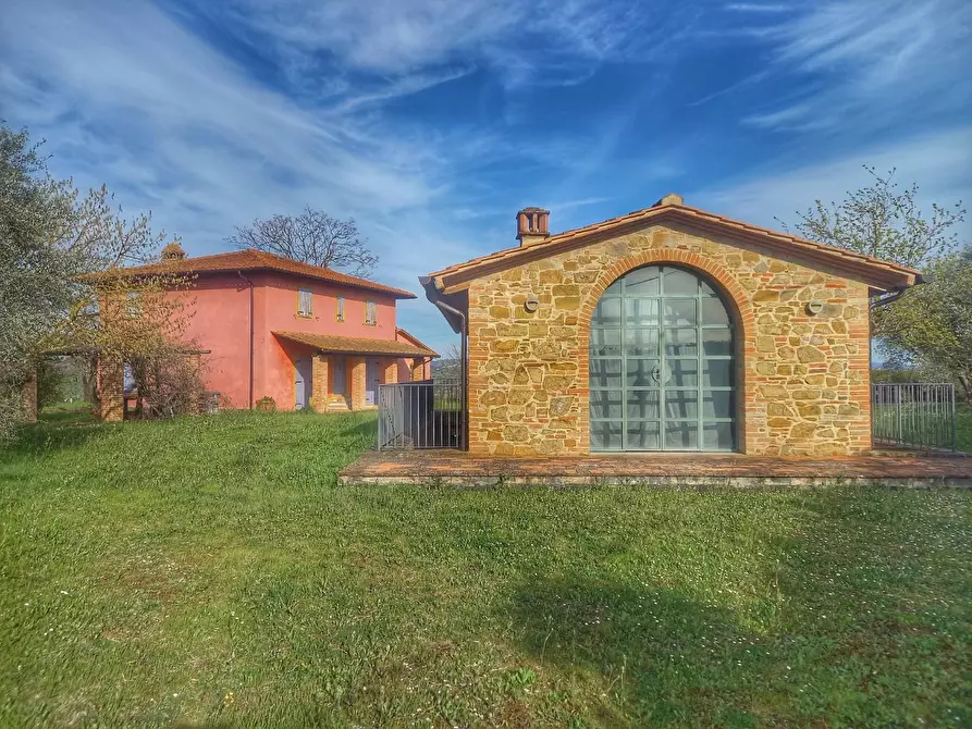 Immagine 1 di Casa colonica in vendita  a Gambassi Terme