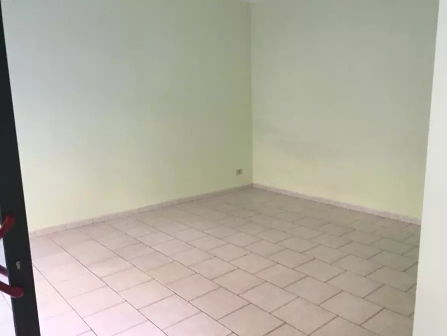 Immagine 6 di Negozio in vendita  a Livorno