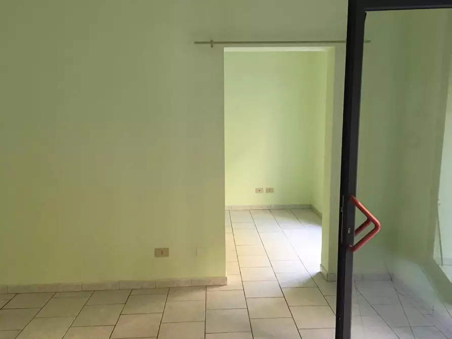 Immagine 7 di Negozio in vendita  a Livorno