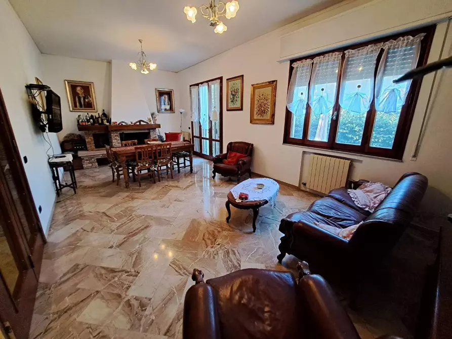 Immagine 2 di Villa in vendita  a Fucecchio