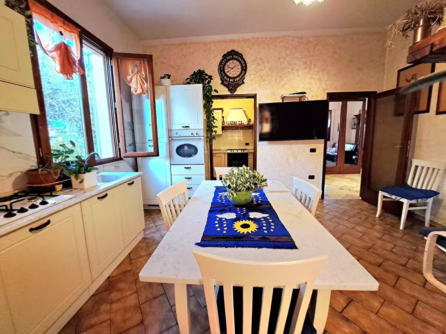 Immagine 8 di Villa in vendita  a Fucecchio