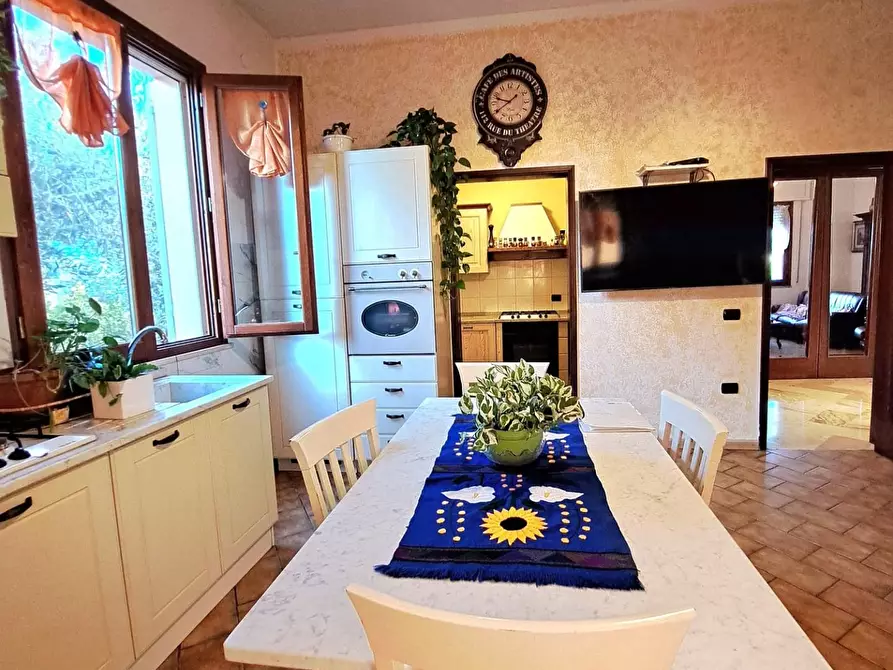 Immagine 5 di Villa in vendita  a Fucecchio