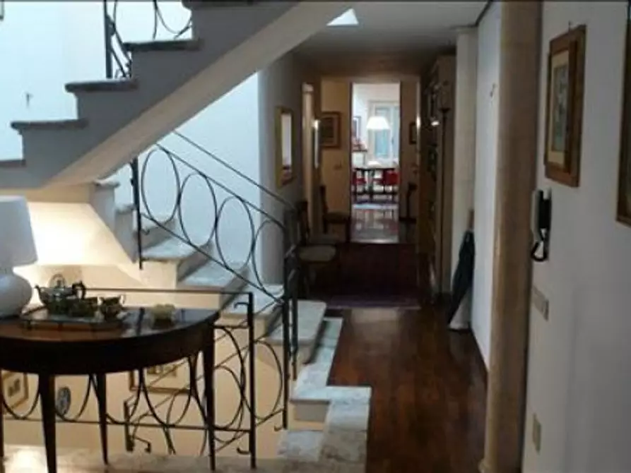 Immagine 9 di Appartamento in vendita  a Siena