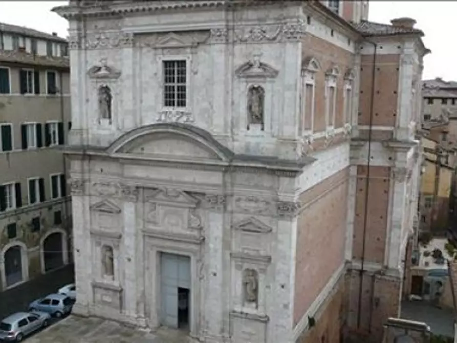 Immagine 10 di Appartamento in vendita  a Siena