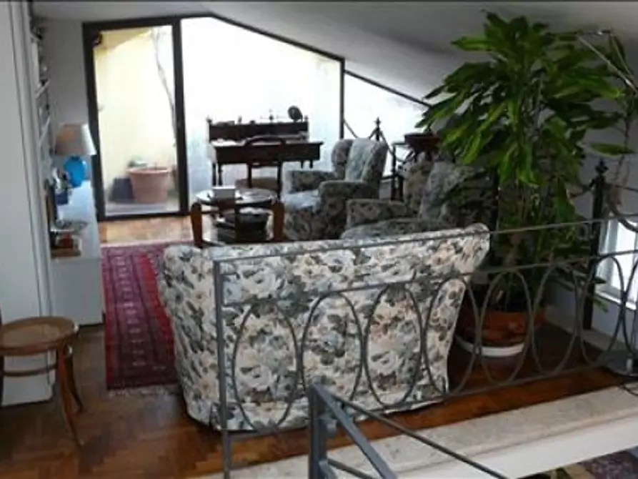 Immagine 8 di Appartamento in vendita  a Siena