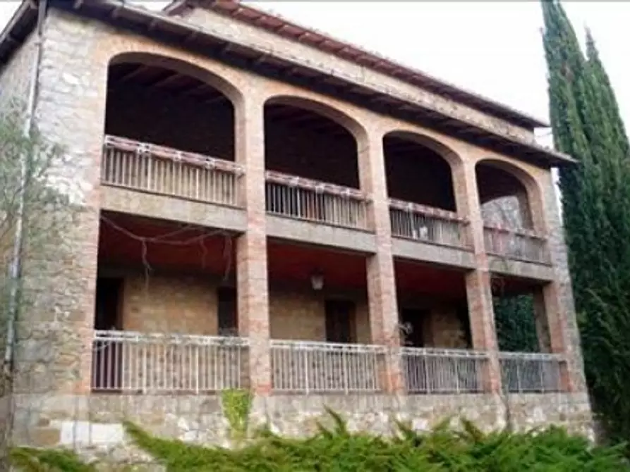 Immagine 5 di Villa in vendita  a Siena