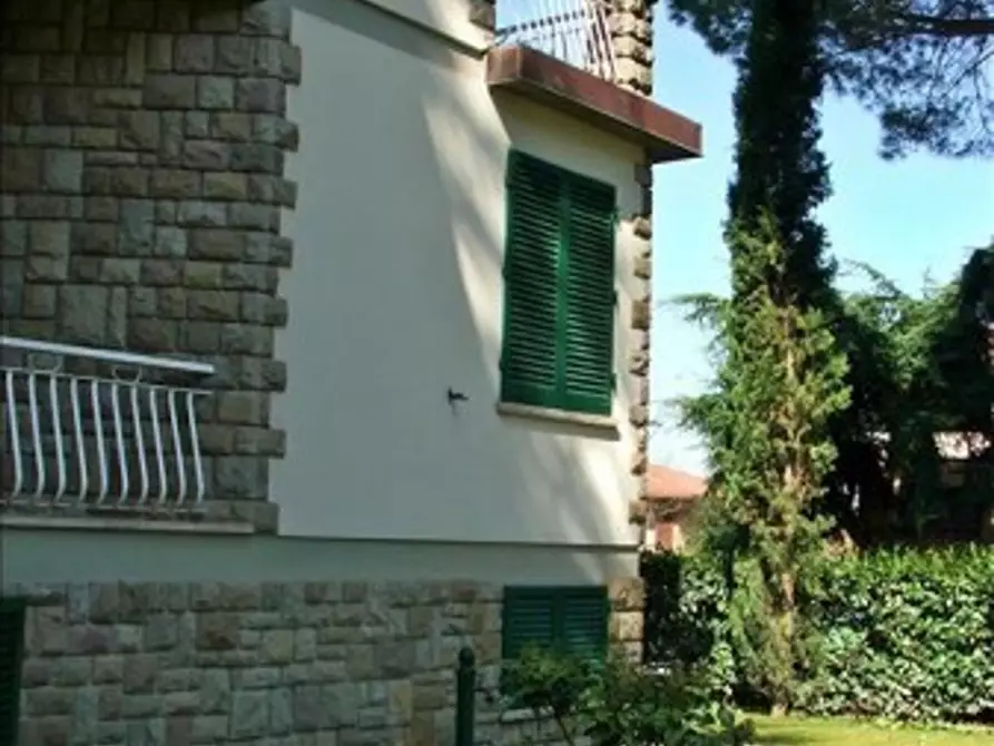 Immagine 7 di Villa in vendita  a Siena