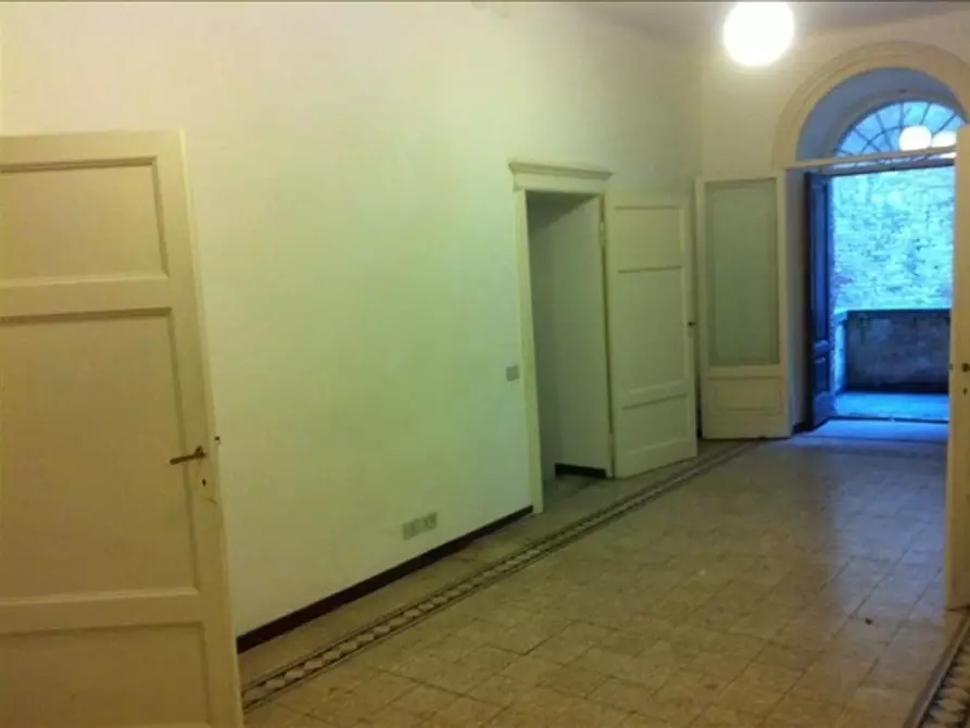 Immagine 4 di Appartamento in vendita  a Siena