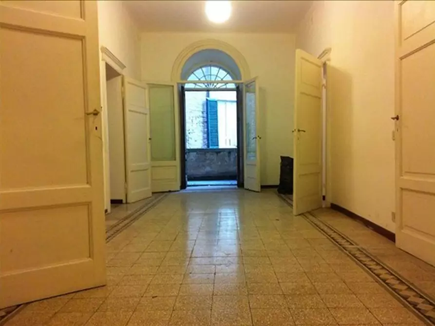 Immagine 2 di Appartamento in vendita  a Siena