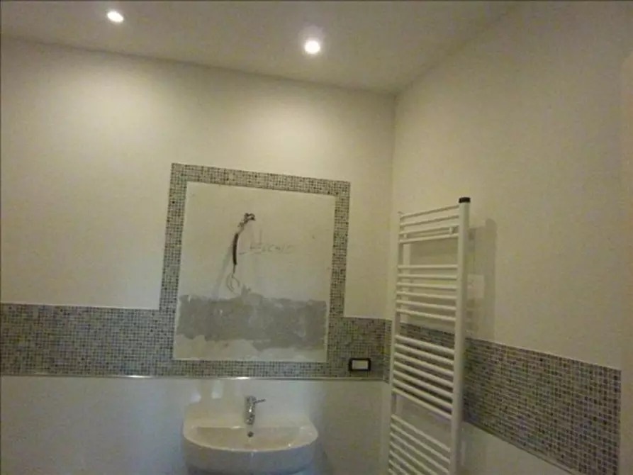 Immagine 4 di Appartamento in vendita  a Siena