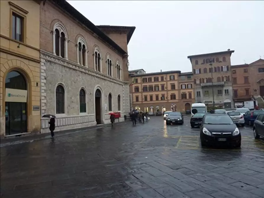 Immagine 1 di Appartamento in vendita  a Siena