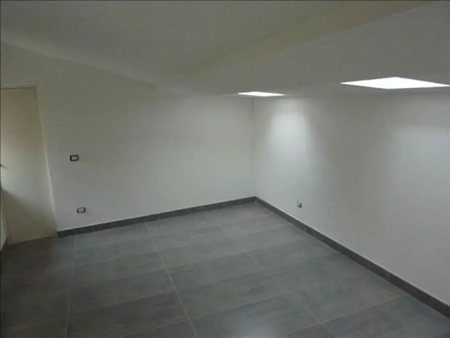 Immagine 5 di Appartamento in vendita  a Siena